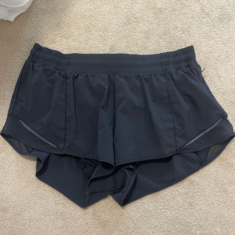 Lululemon Hotty Hot Low-Rise Lined Short 2.5"